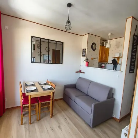 Les Fleches Pieds Des Pistes - Les Angles